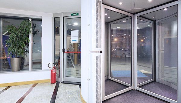 Commercial revolving glass door
