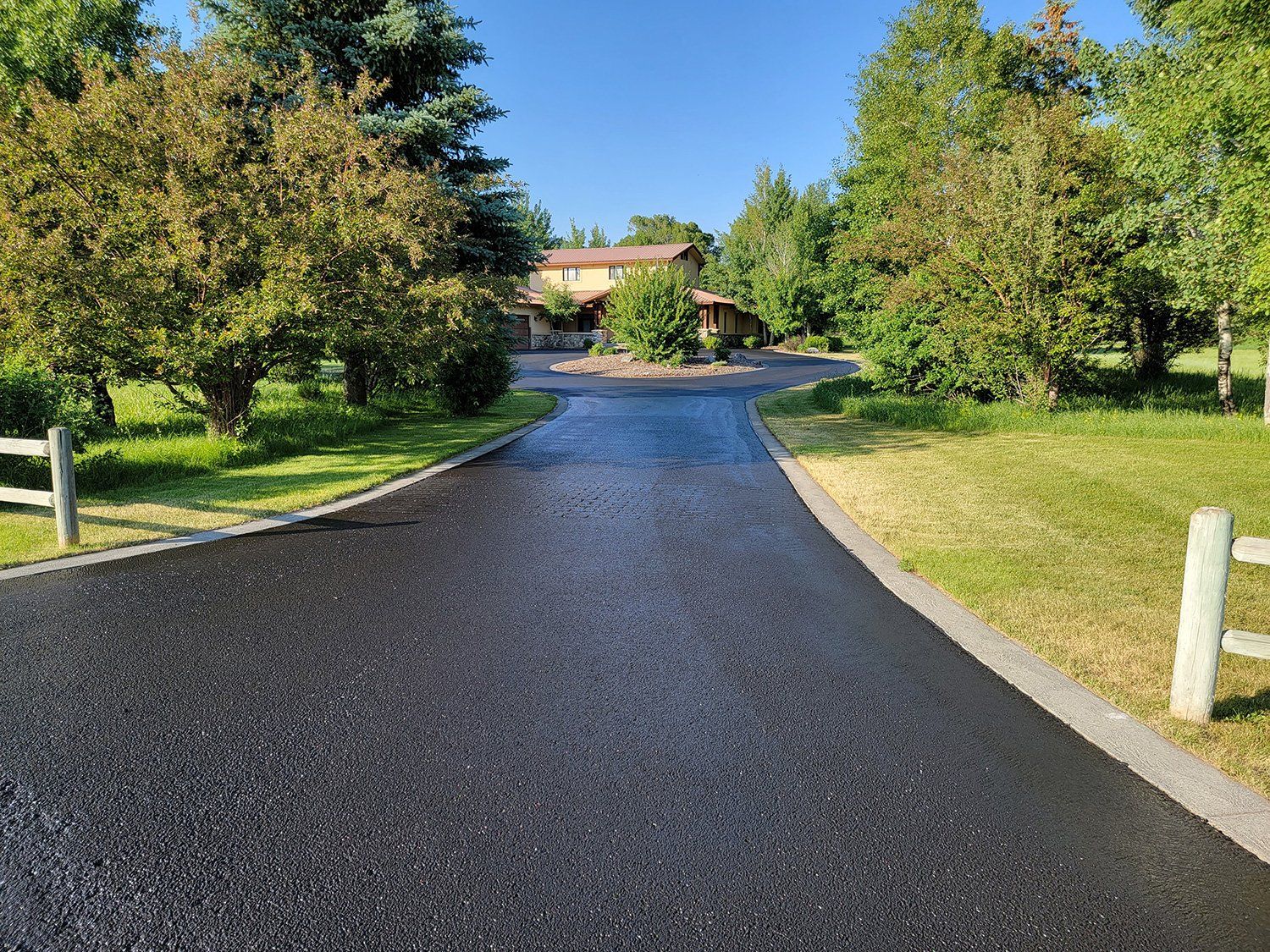 Residential driveway asphalt paving