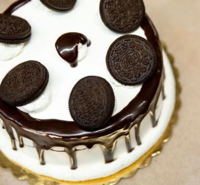 Chocolate-drip white cake topped with Oreo cookies and chocolate ganache