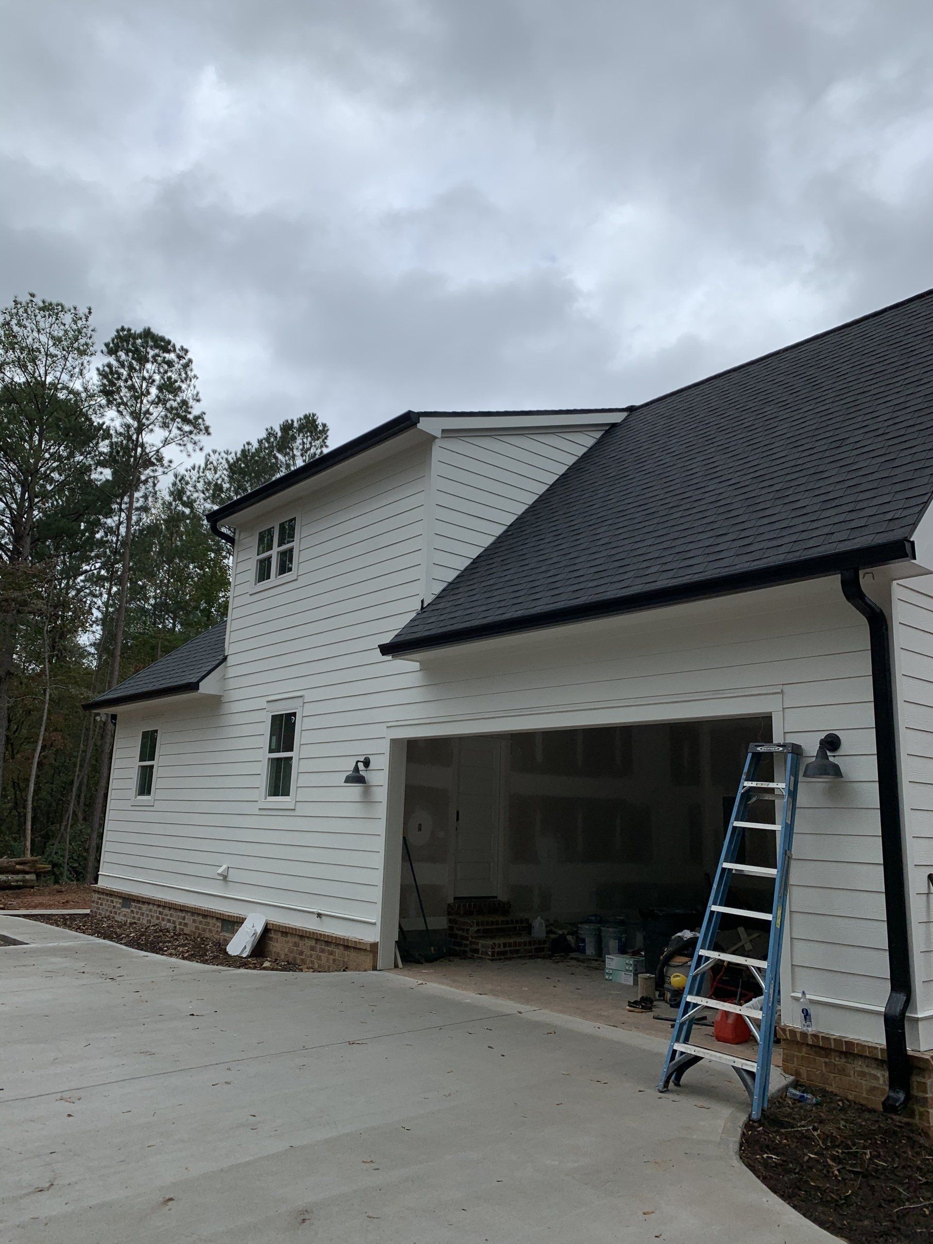 M.R. Roberson Roofing image