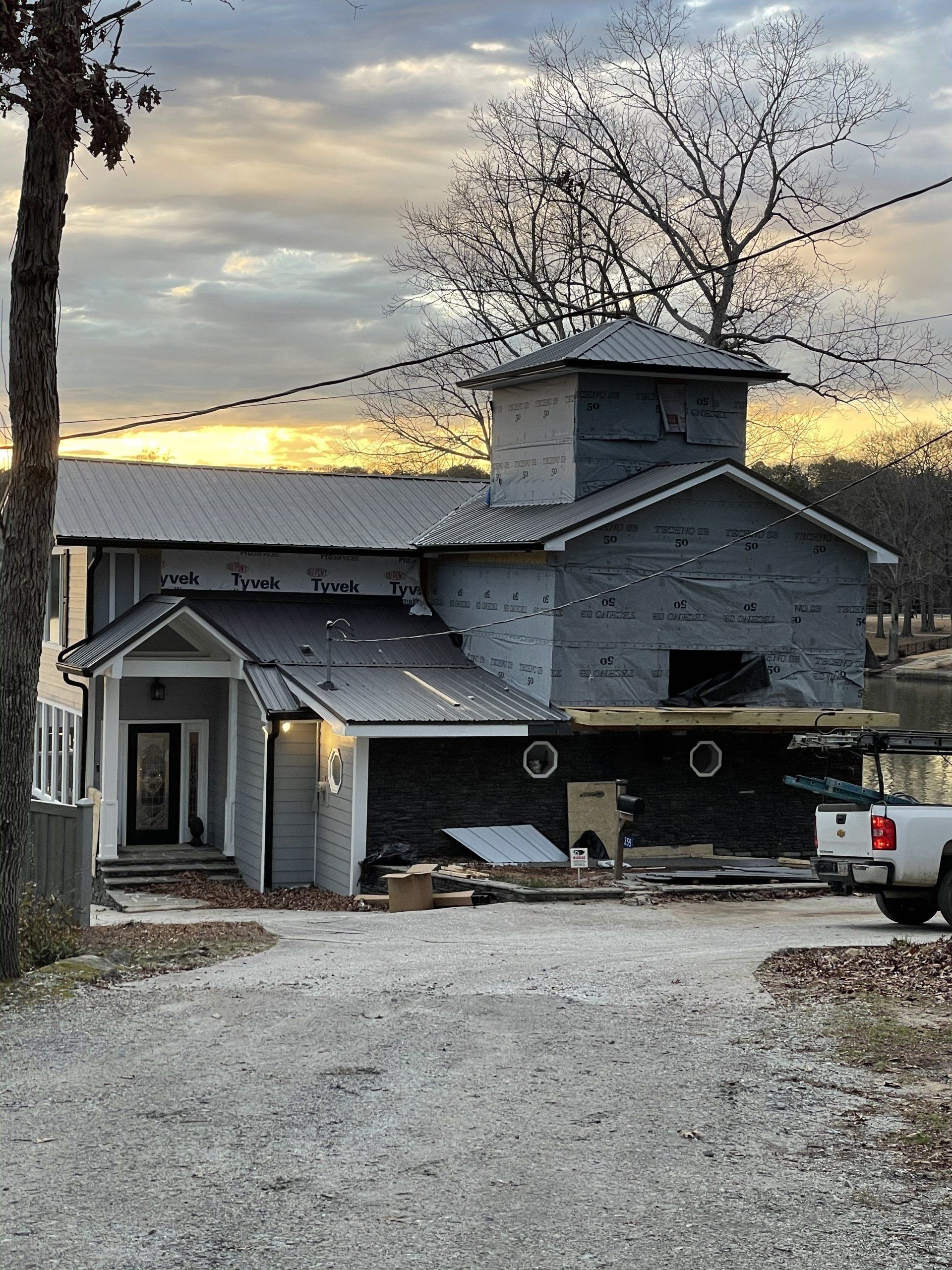 M.R. Roberson Roofing image