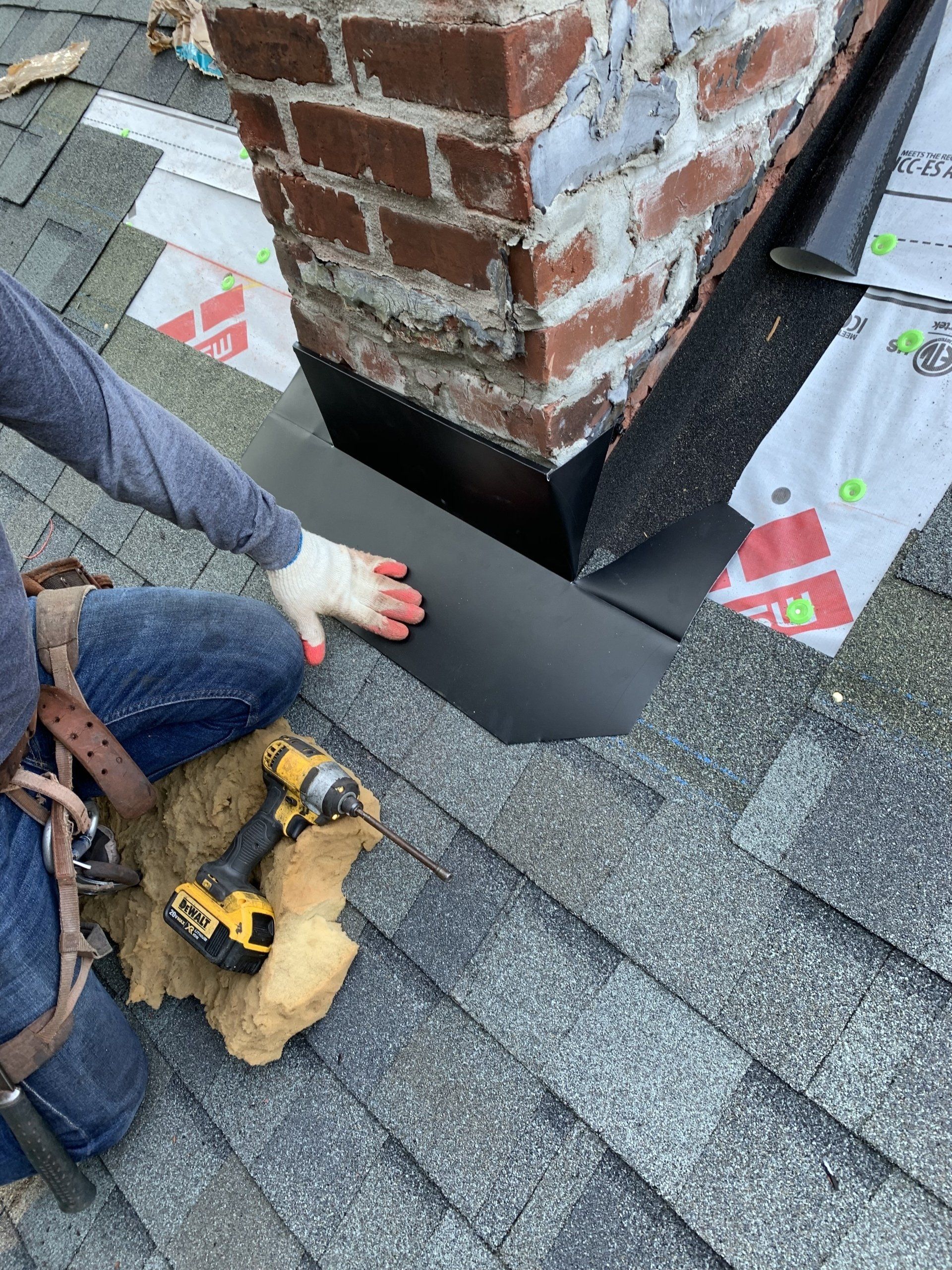 M.R. Roberson Roofing image