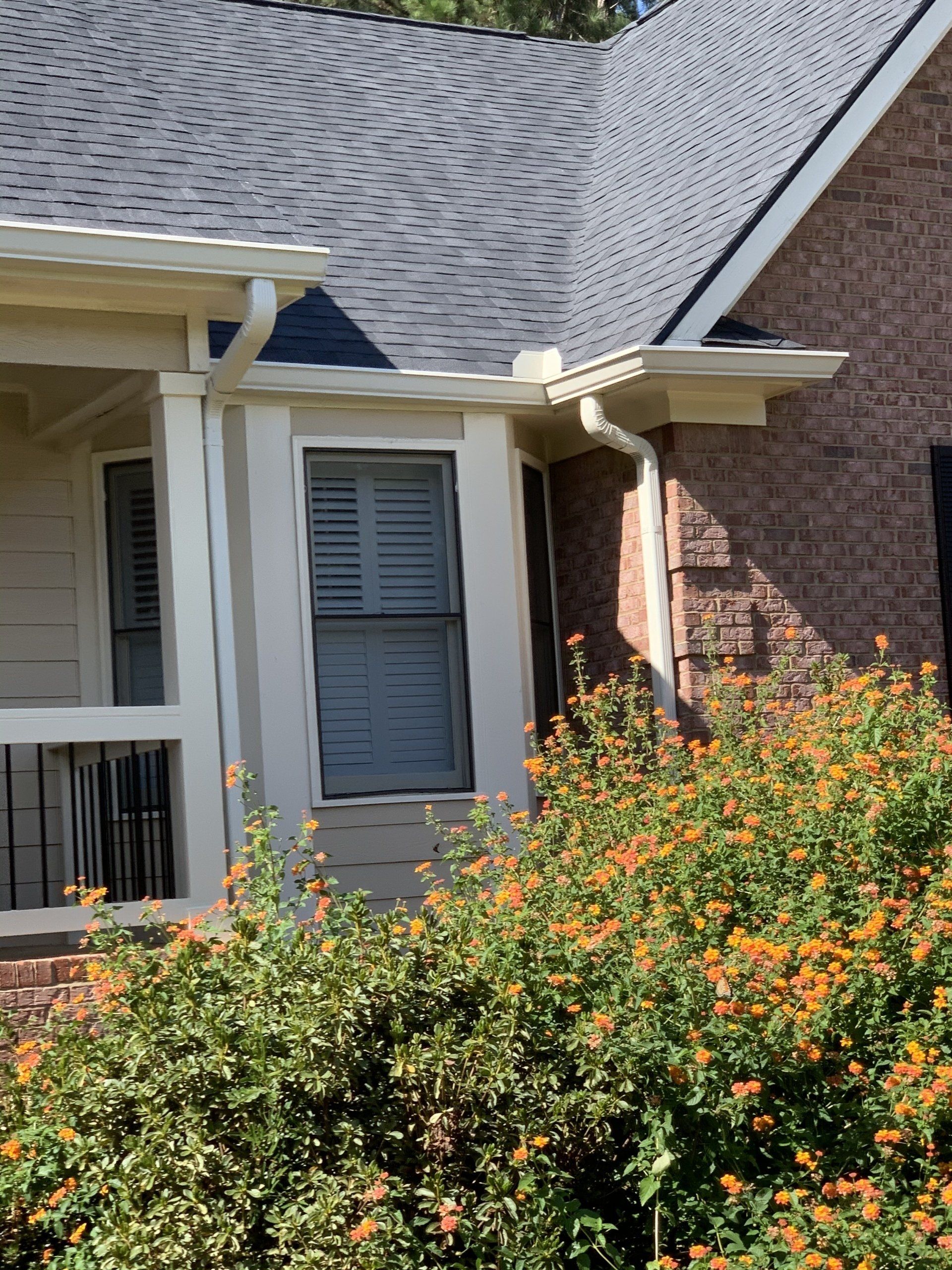 M.R. Roberson Roofing image