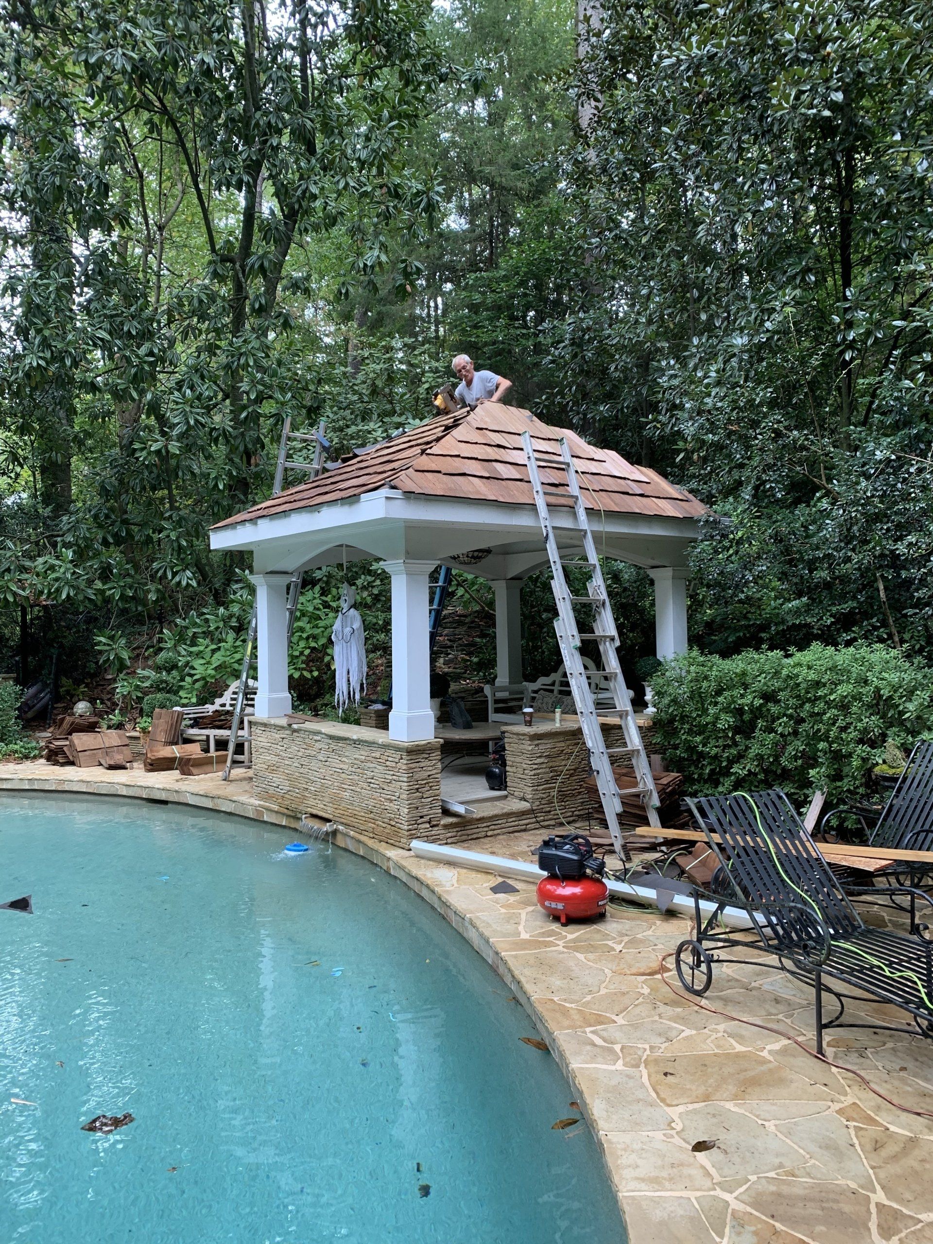 M.R. Roberson Roofing image