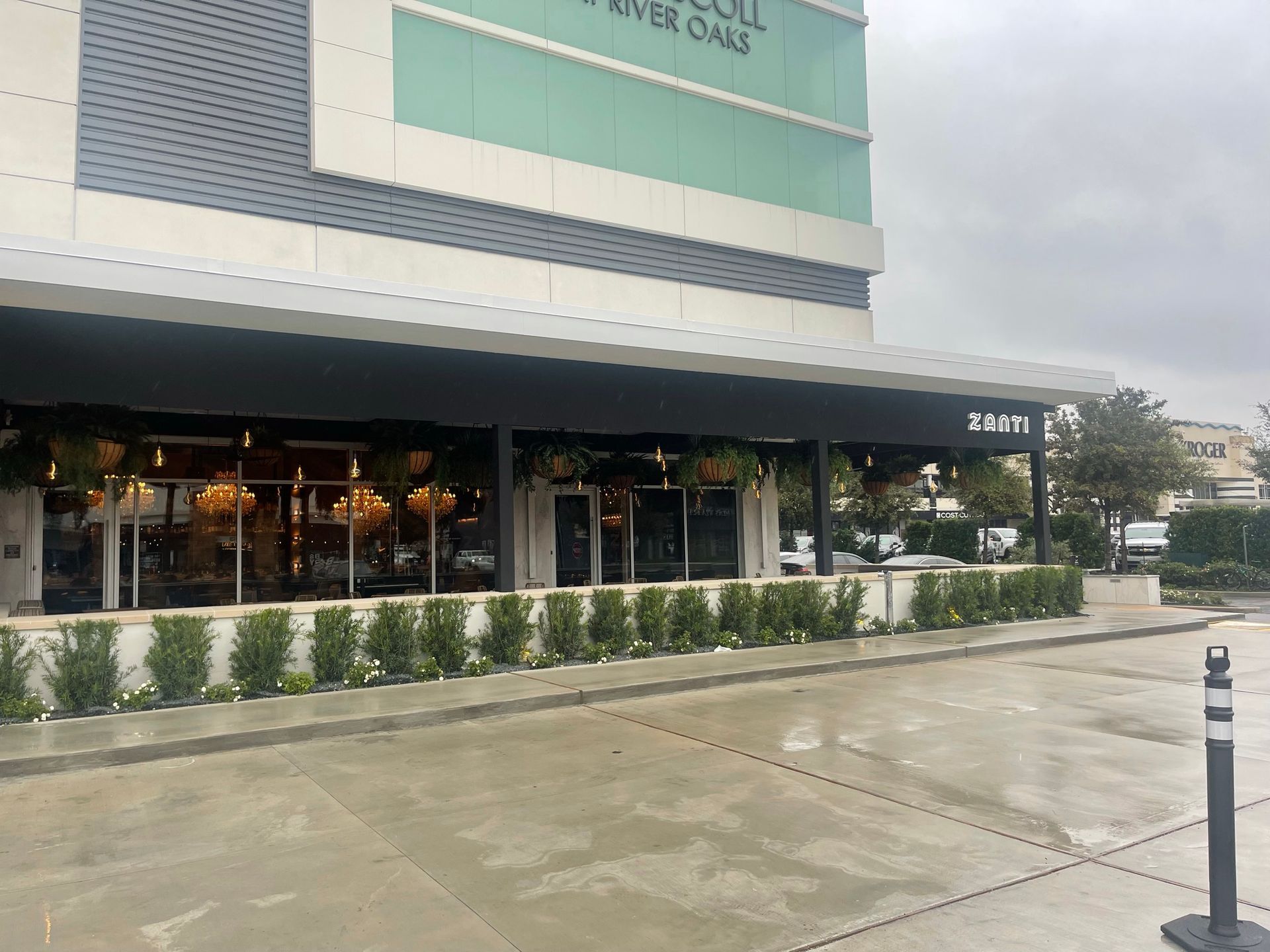 Zanti River Oaks building