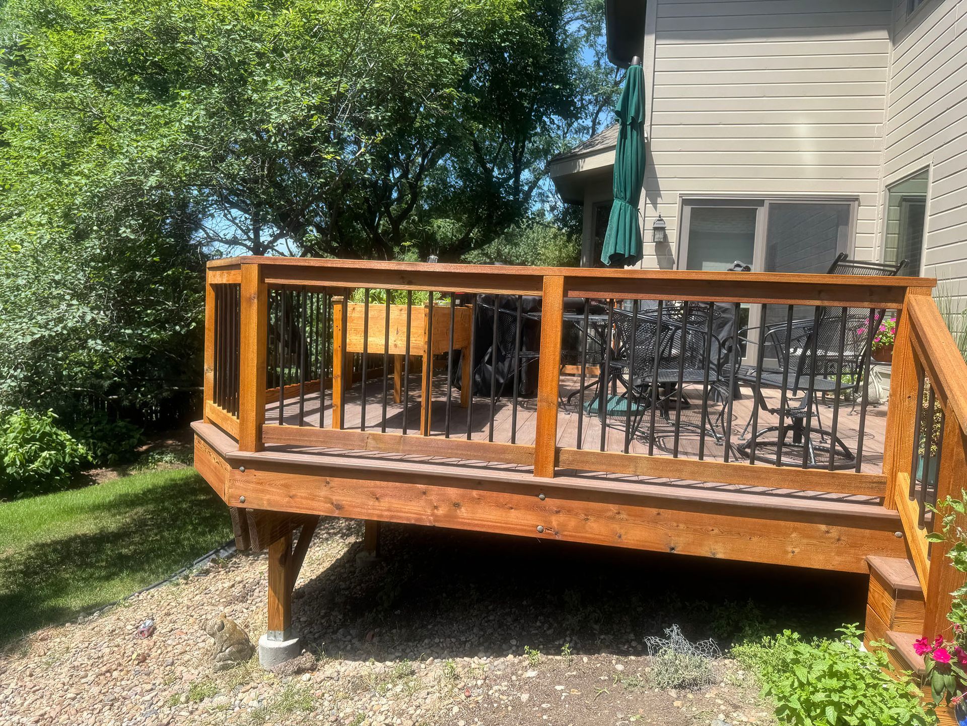 A wooden bench is sitting on top of a lush green lawn.