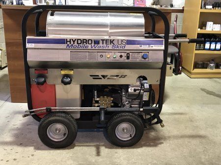 Commercial use pressure washer