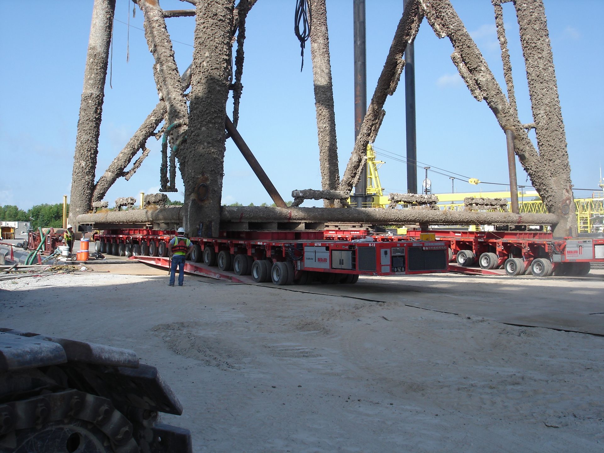 A large trailer with the letter n on it