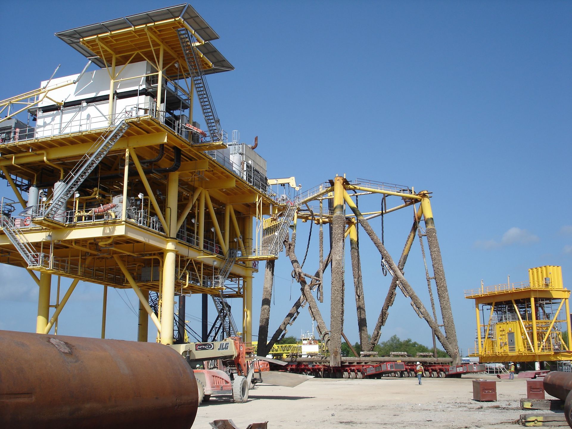 A large yellow structure with the letter n on it