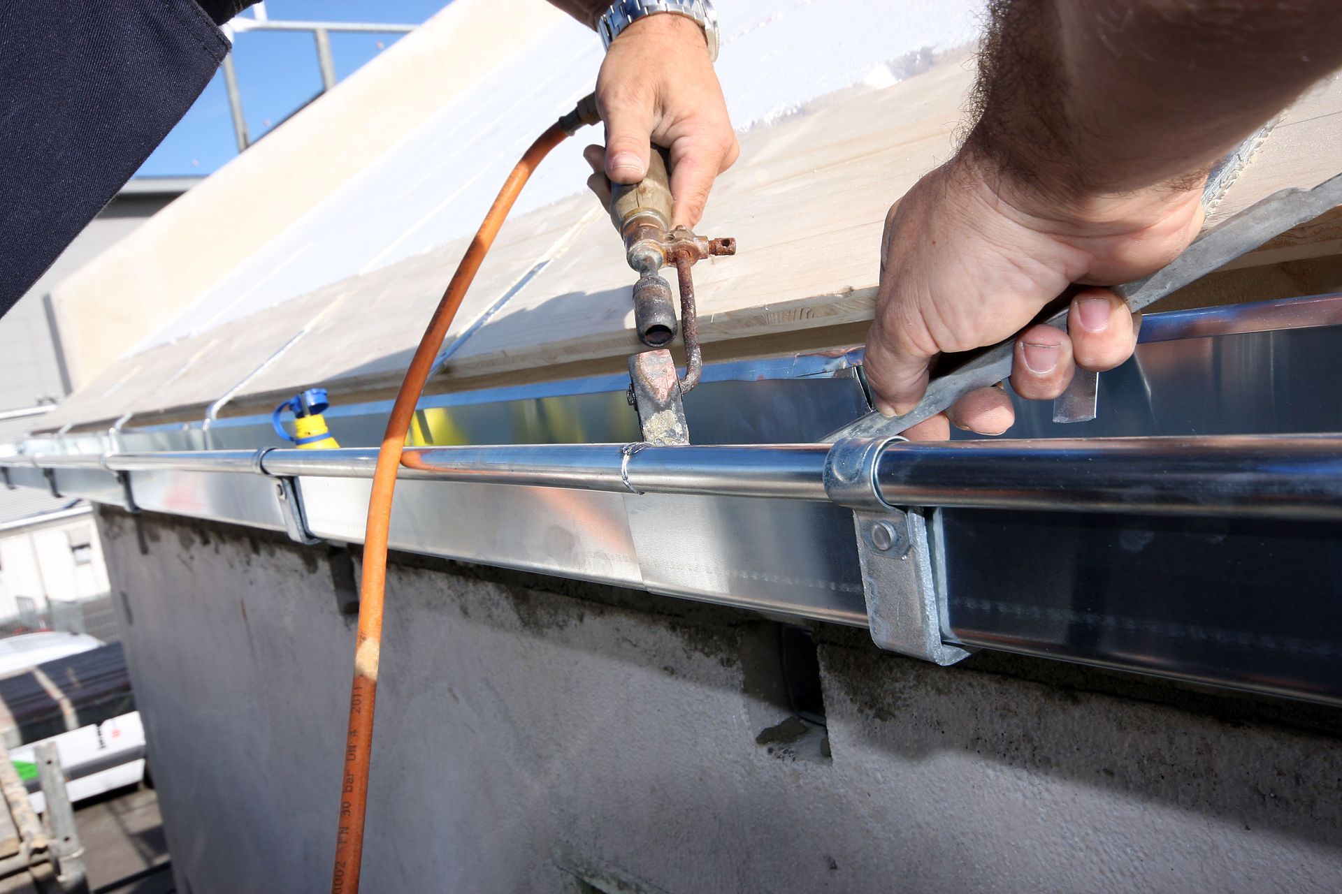 gutter installer