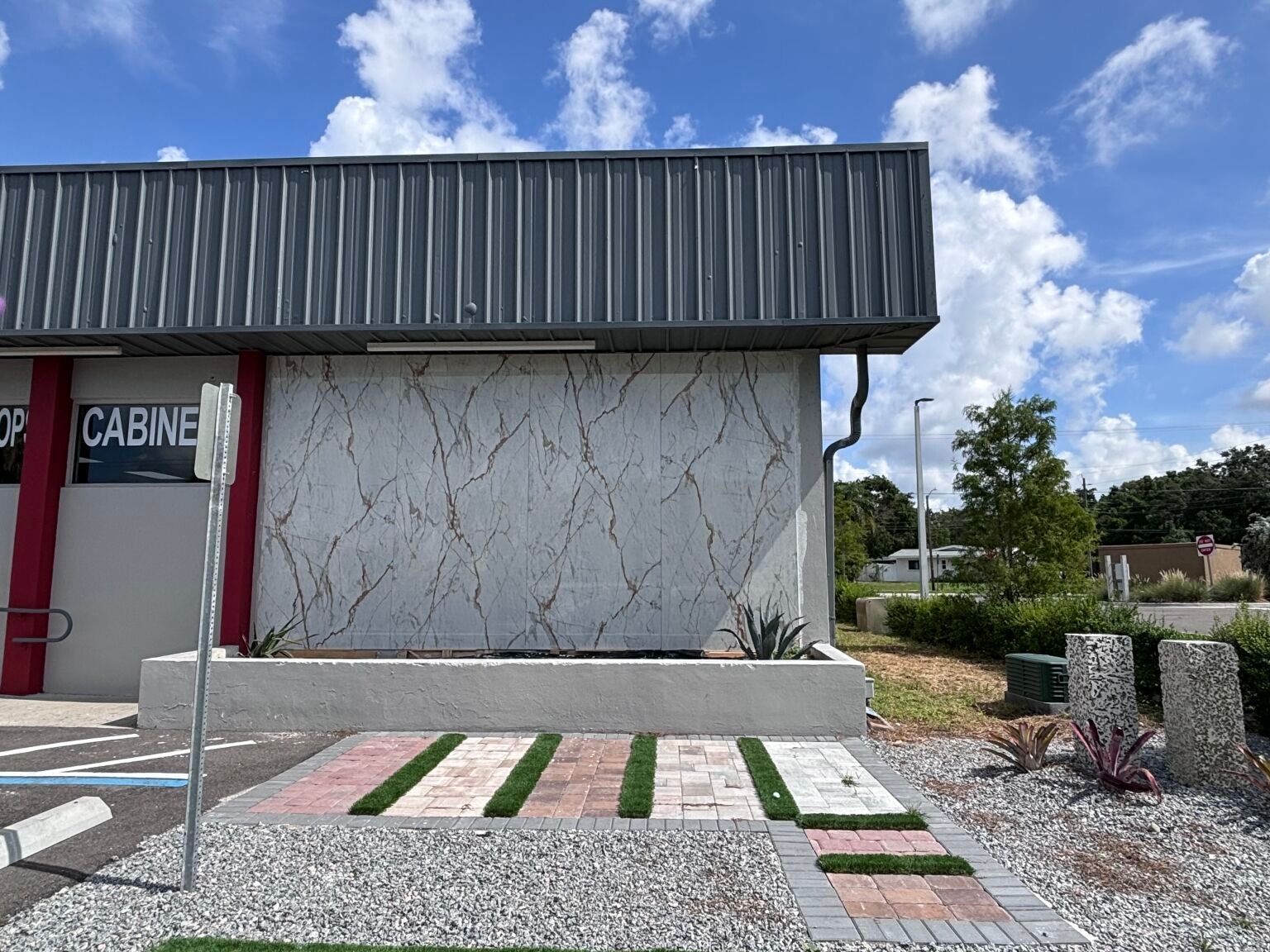 A building with a sign that says cabinet on it