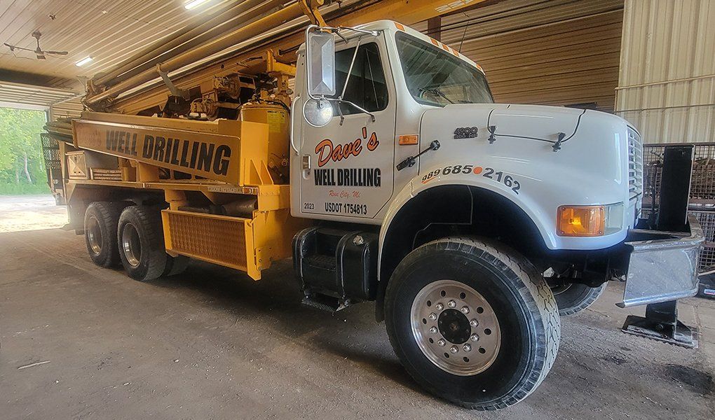 Well drilling truck