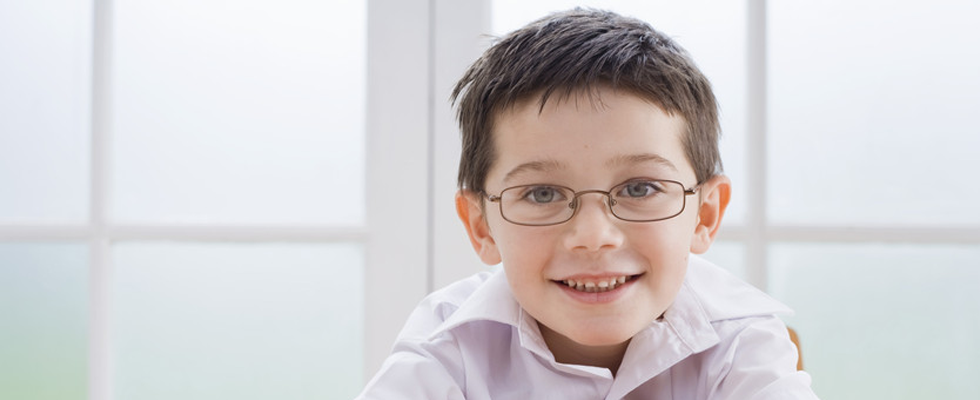 Child-wearing-glasses