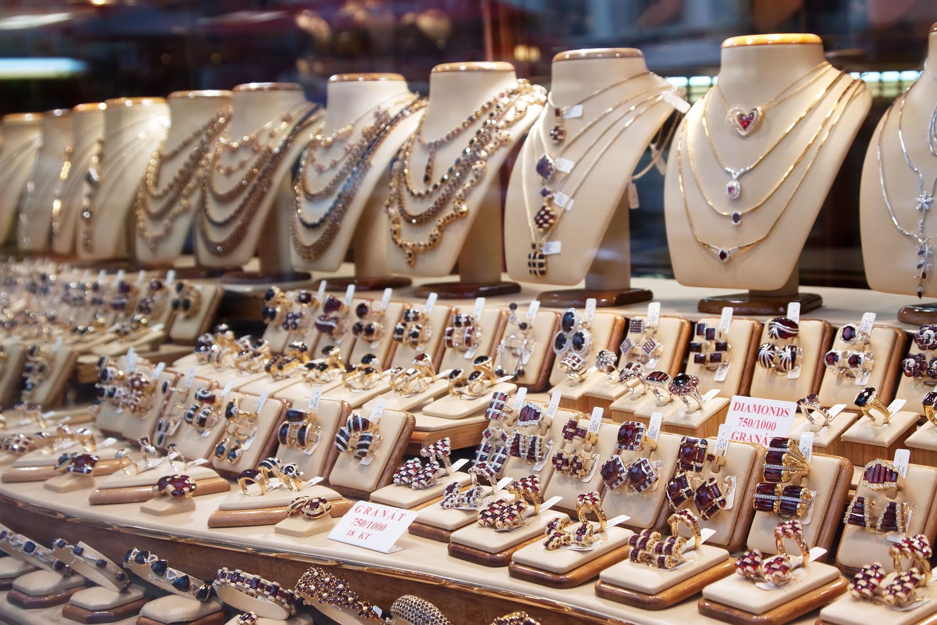 Benefits of Shopping at an Official Jewelry Store