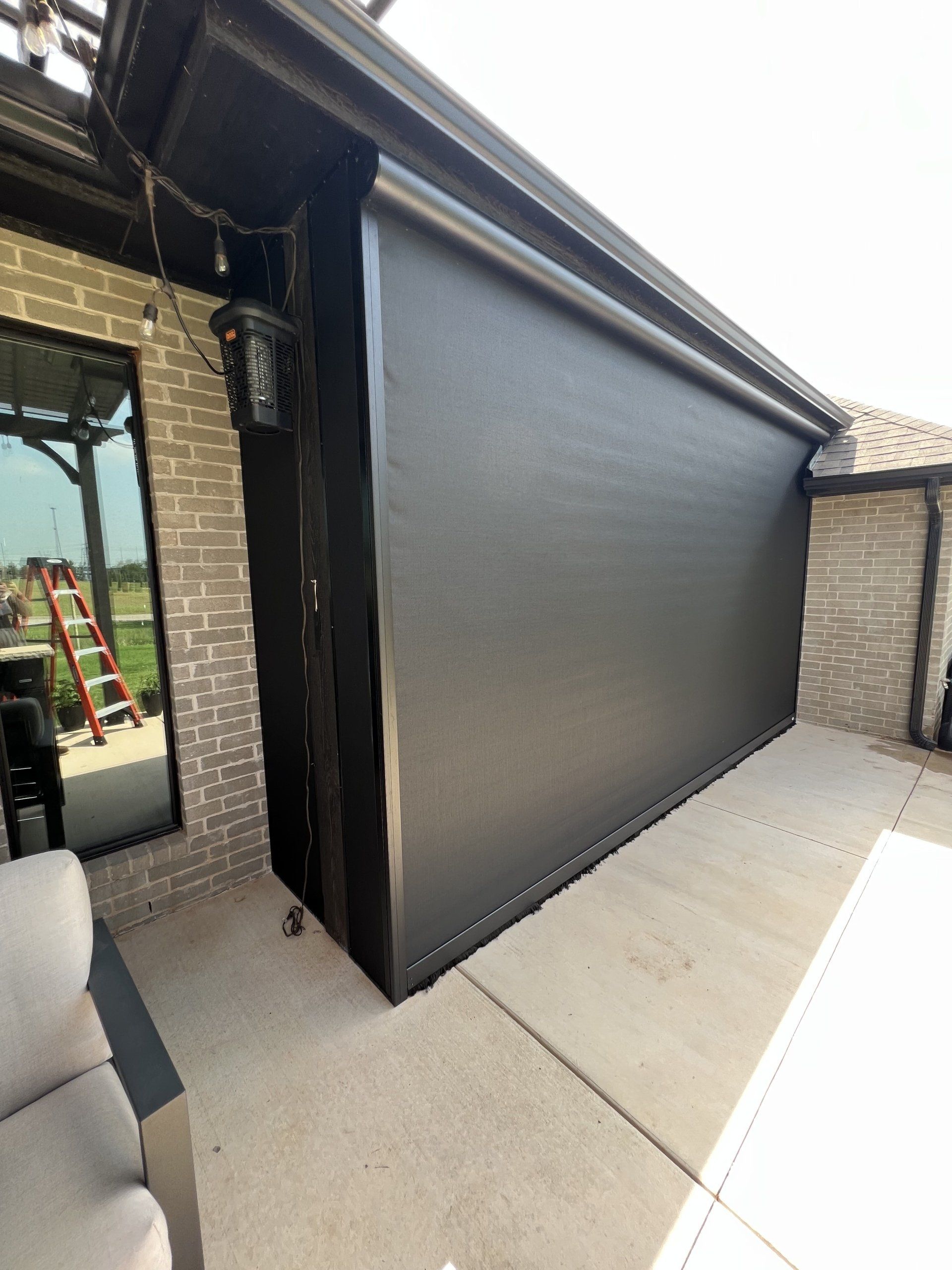 Retractable screens