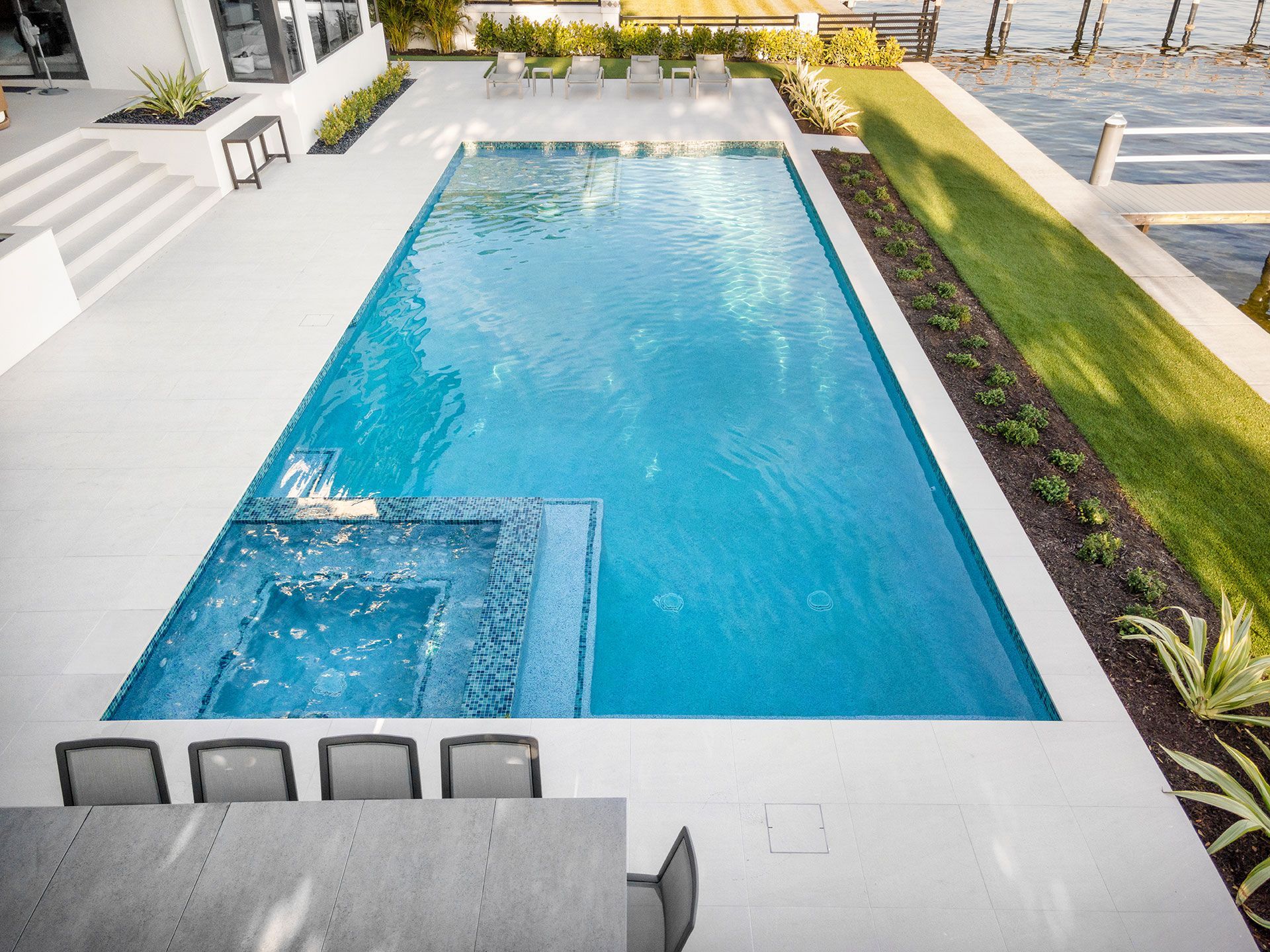 top view of swimming pool and jacuzzi