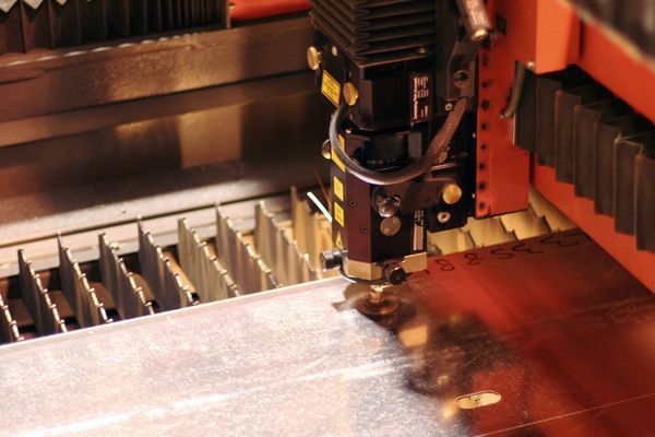 Dynamic metal cutter