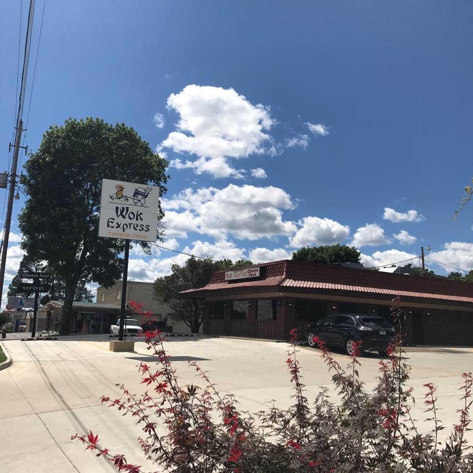 A restaurant with a sign that says wok express