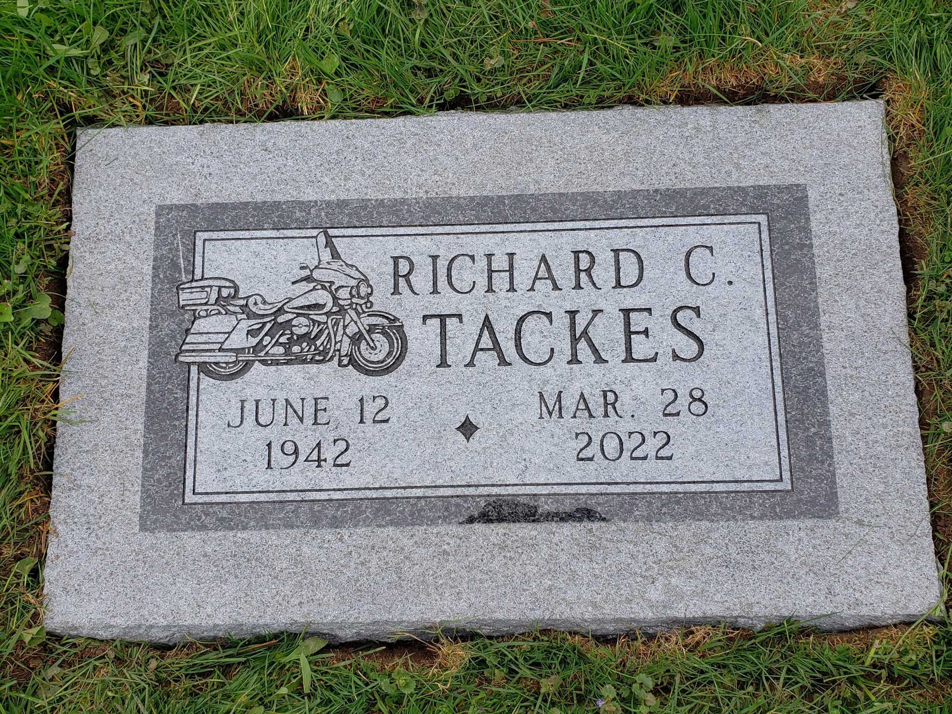 A flush flat bevel gravestone