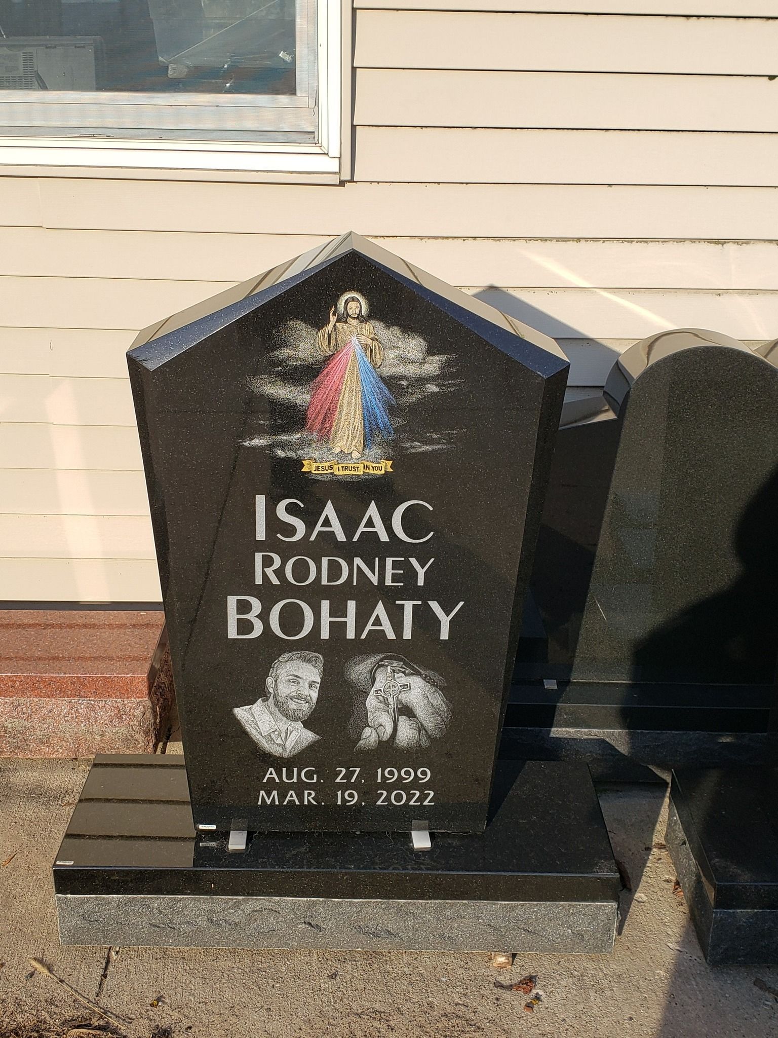 A gravestone for a child named isaac rodiny bohaty