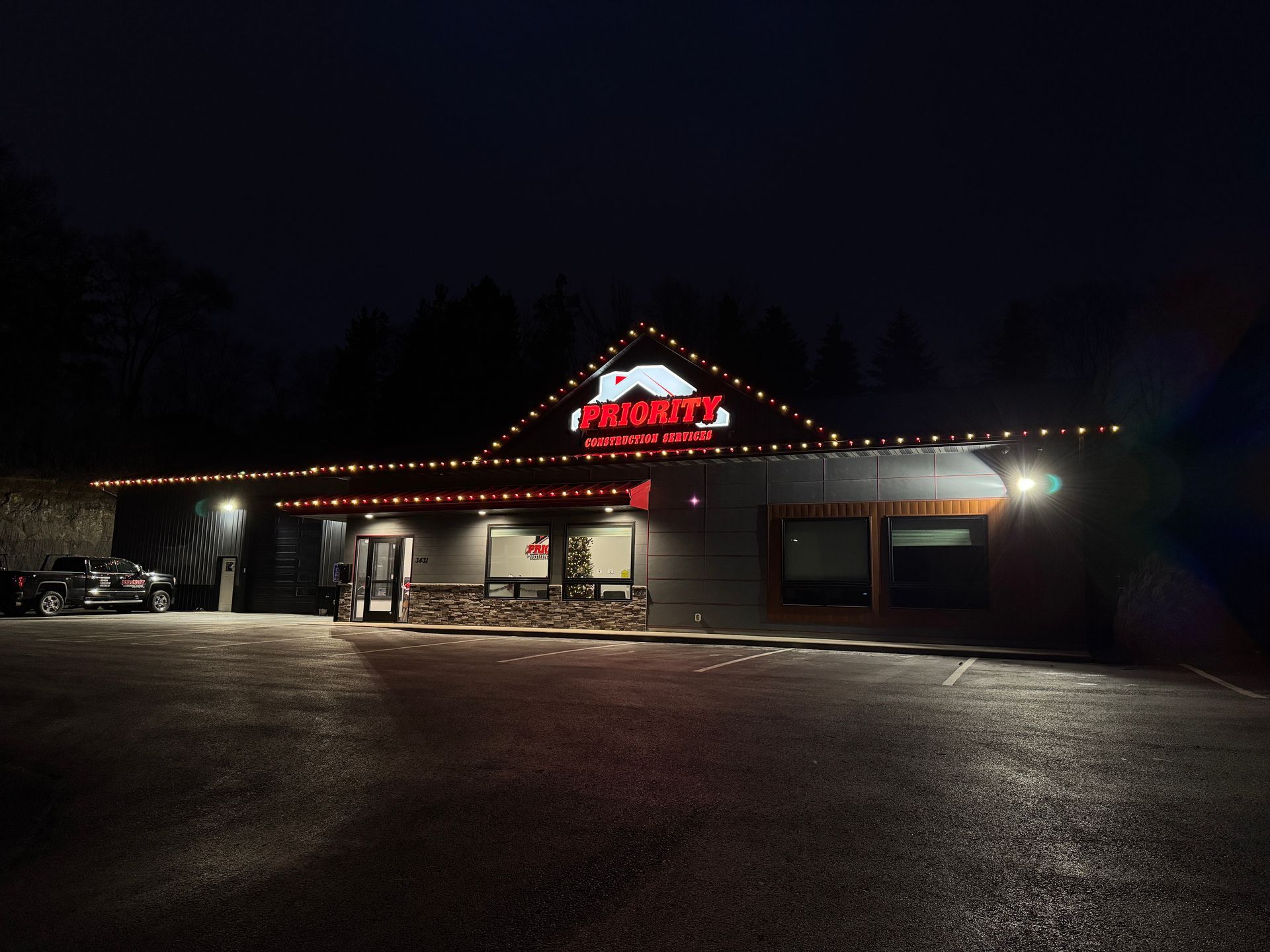 A large building with a lot of lights on.