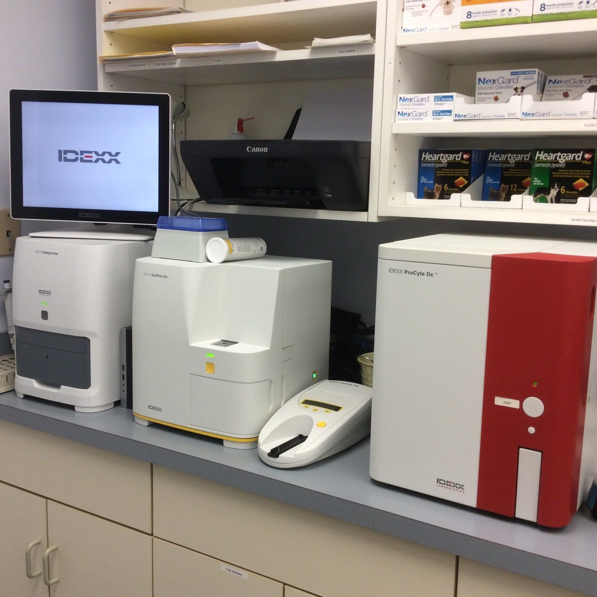 A computer with the word idex on the screen