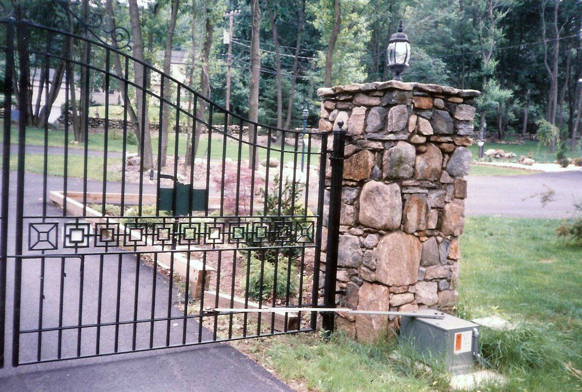 Gate