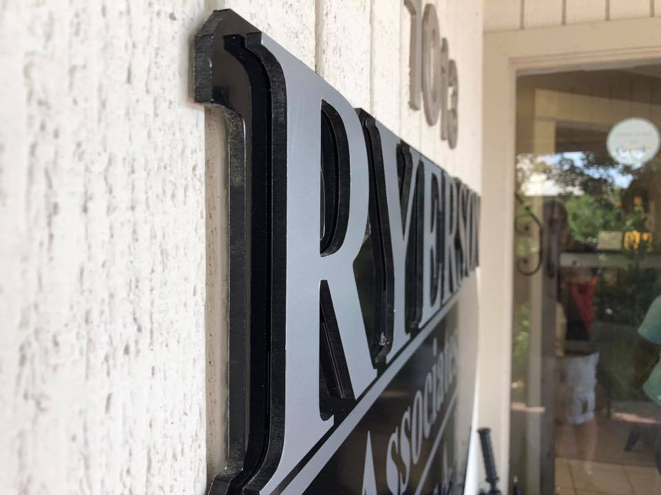 A sign on the side of a building that says ryerson