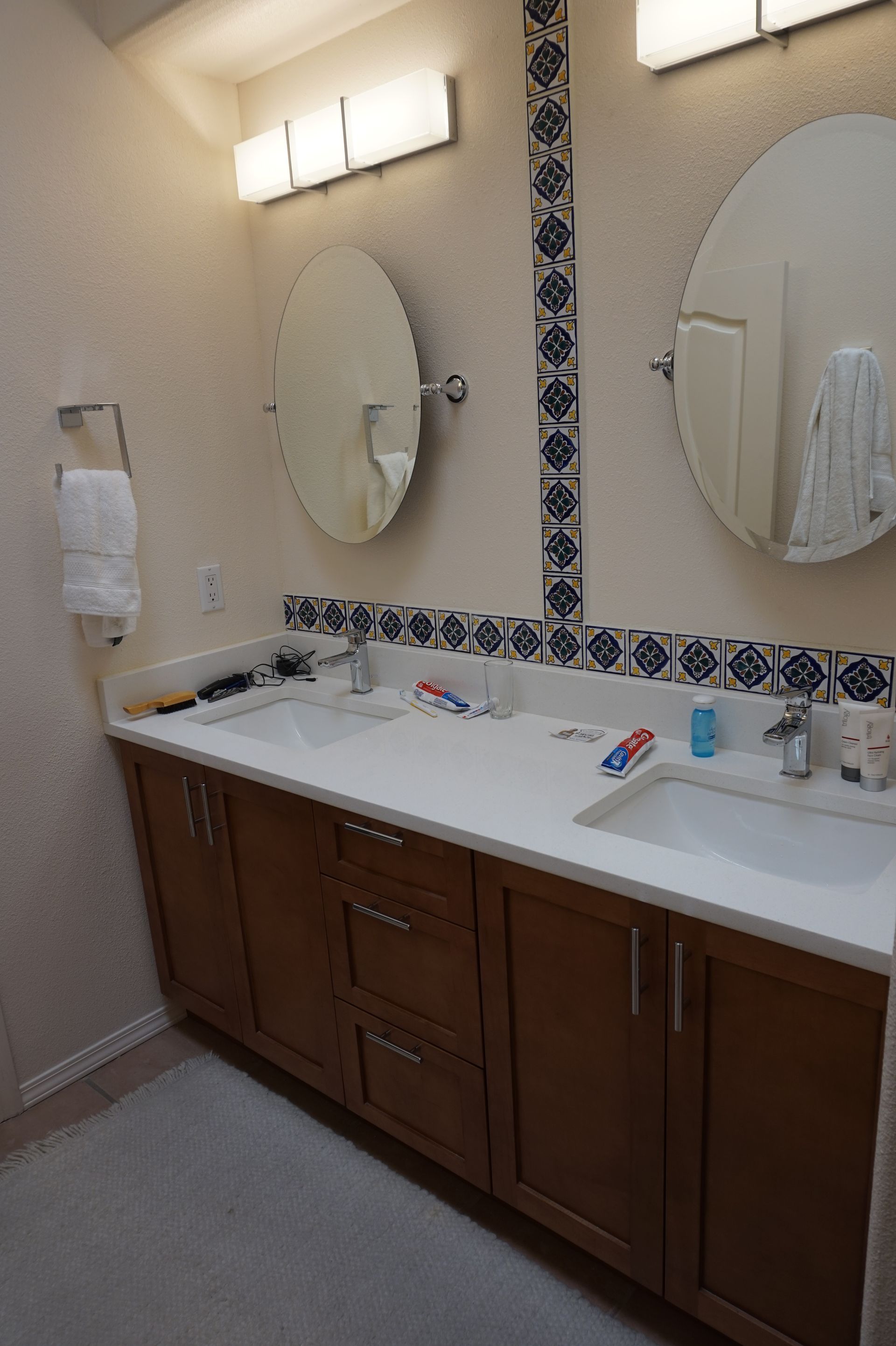 a bathroom with two sinks and two mirrors