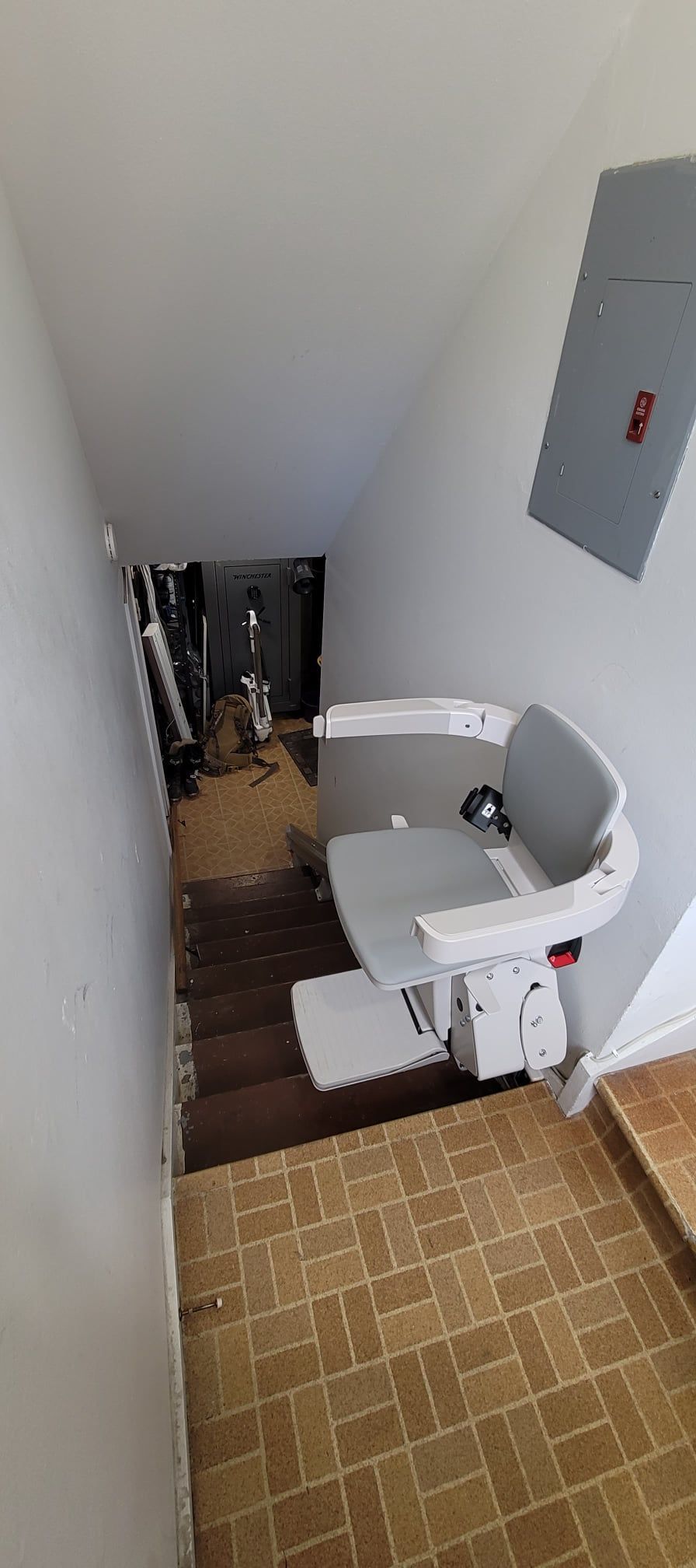A stair lift is sitting on top of a set of stairs