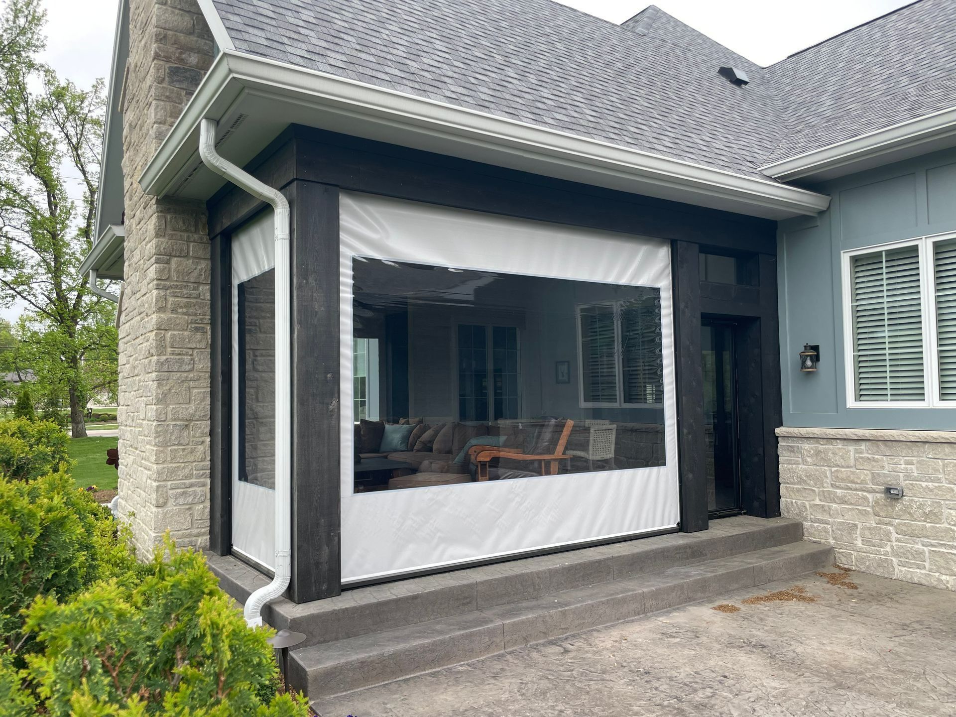 Retractable Power Screens St Louis, MO | St. Louis Screens