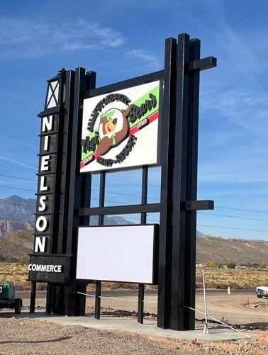 A large sign that says Nielson commerce on it.