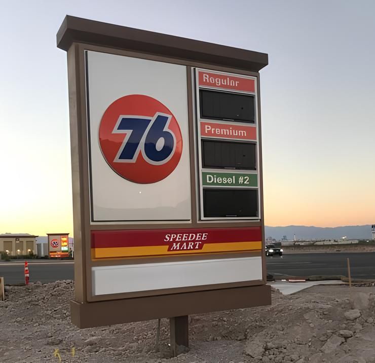 A sign that says 76 speedee mart on it.