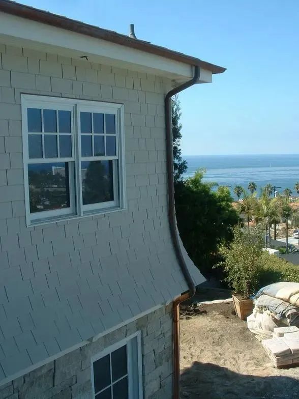 A house with a view of the ocean and palm trees