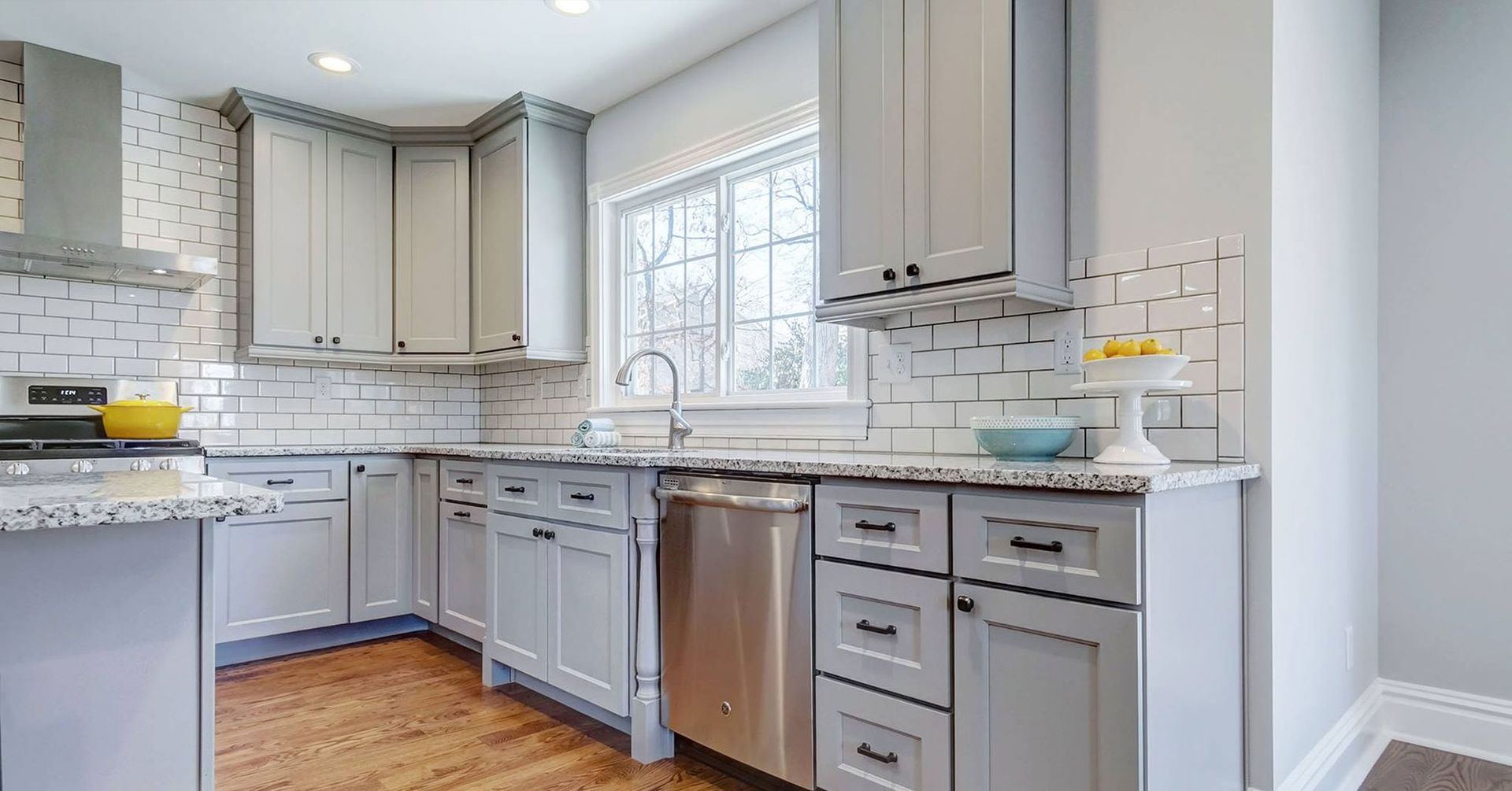 Image placeholder with gray background and text 