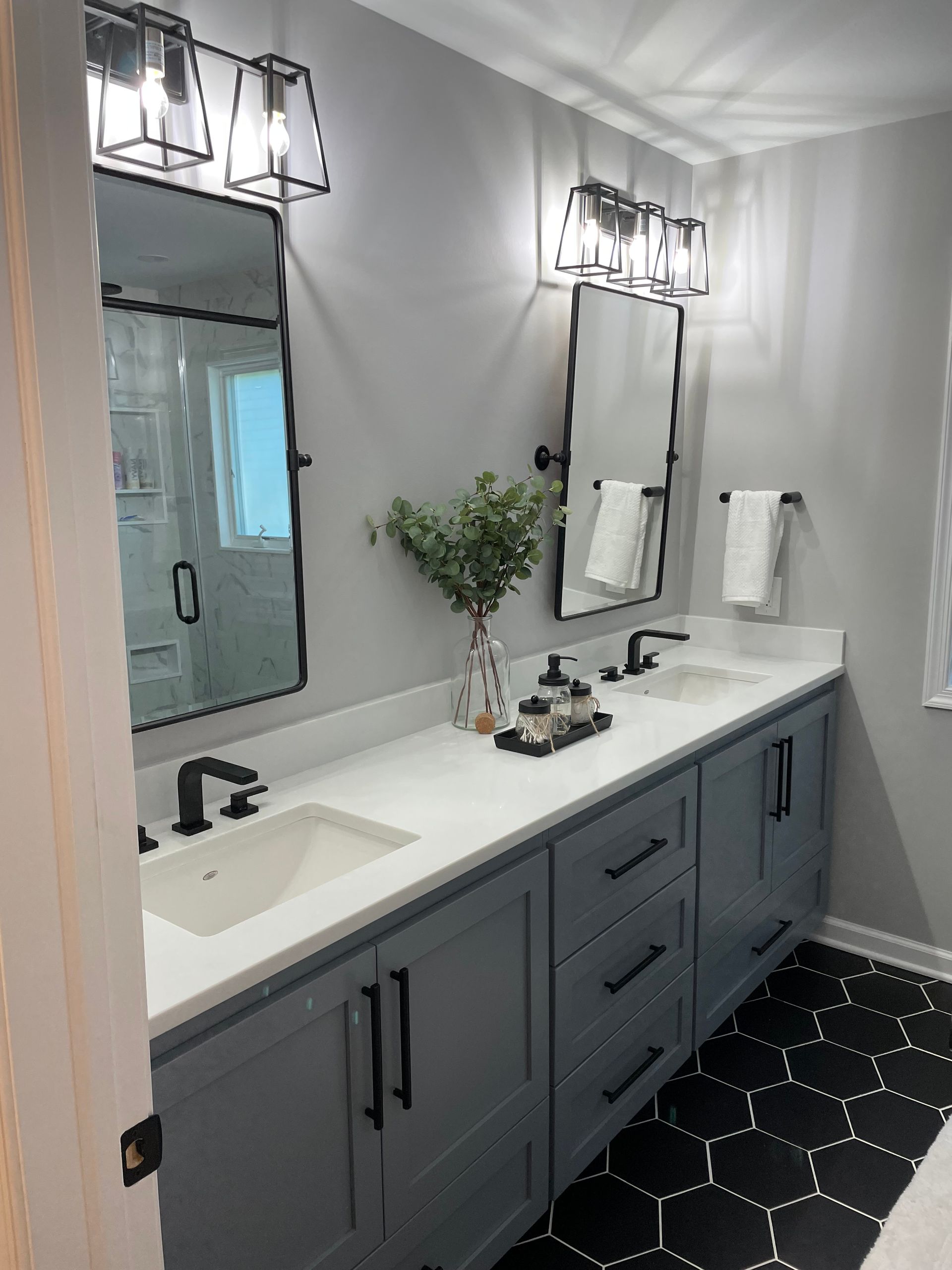 A bathroom with two sinks and two mirrors
