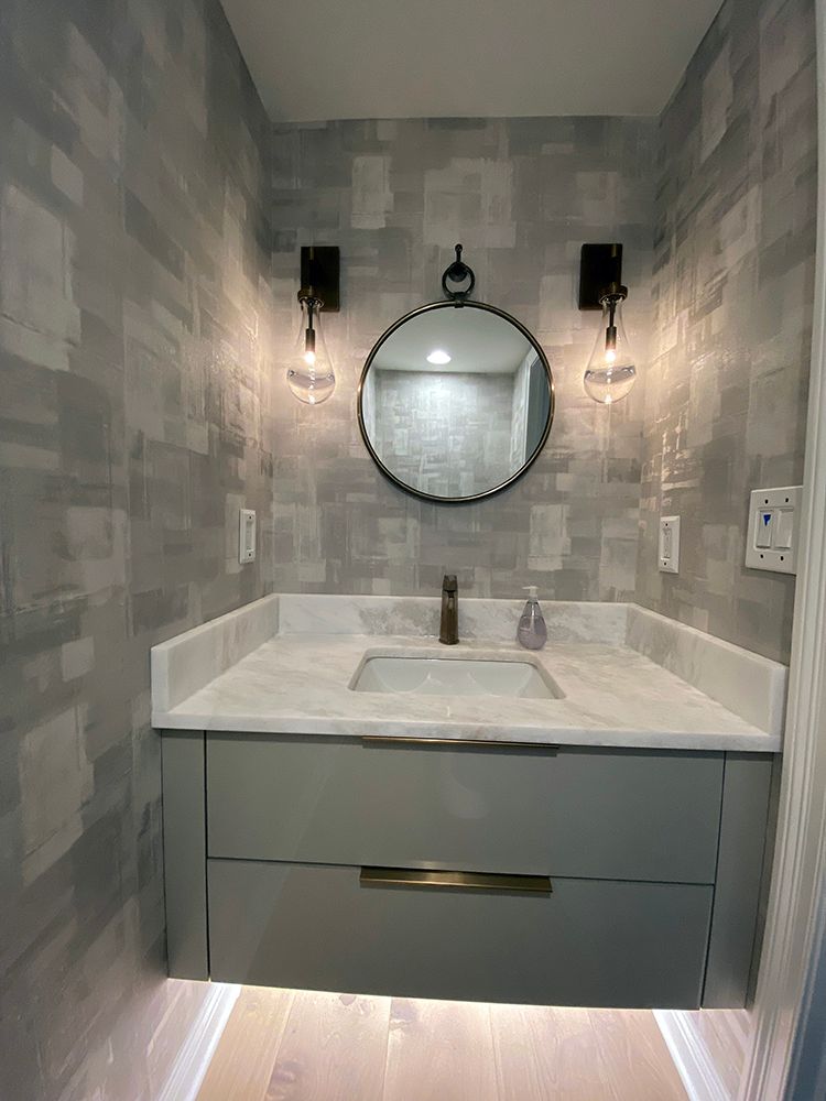 A bathroom with a sink and a mirror.