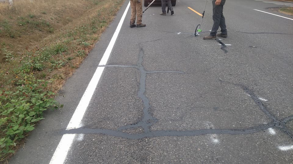 Asphalt crack sealing