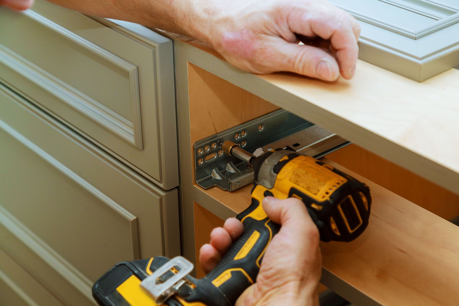 SprayMasters Cabinet Refinishing and Painting