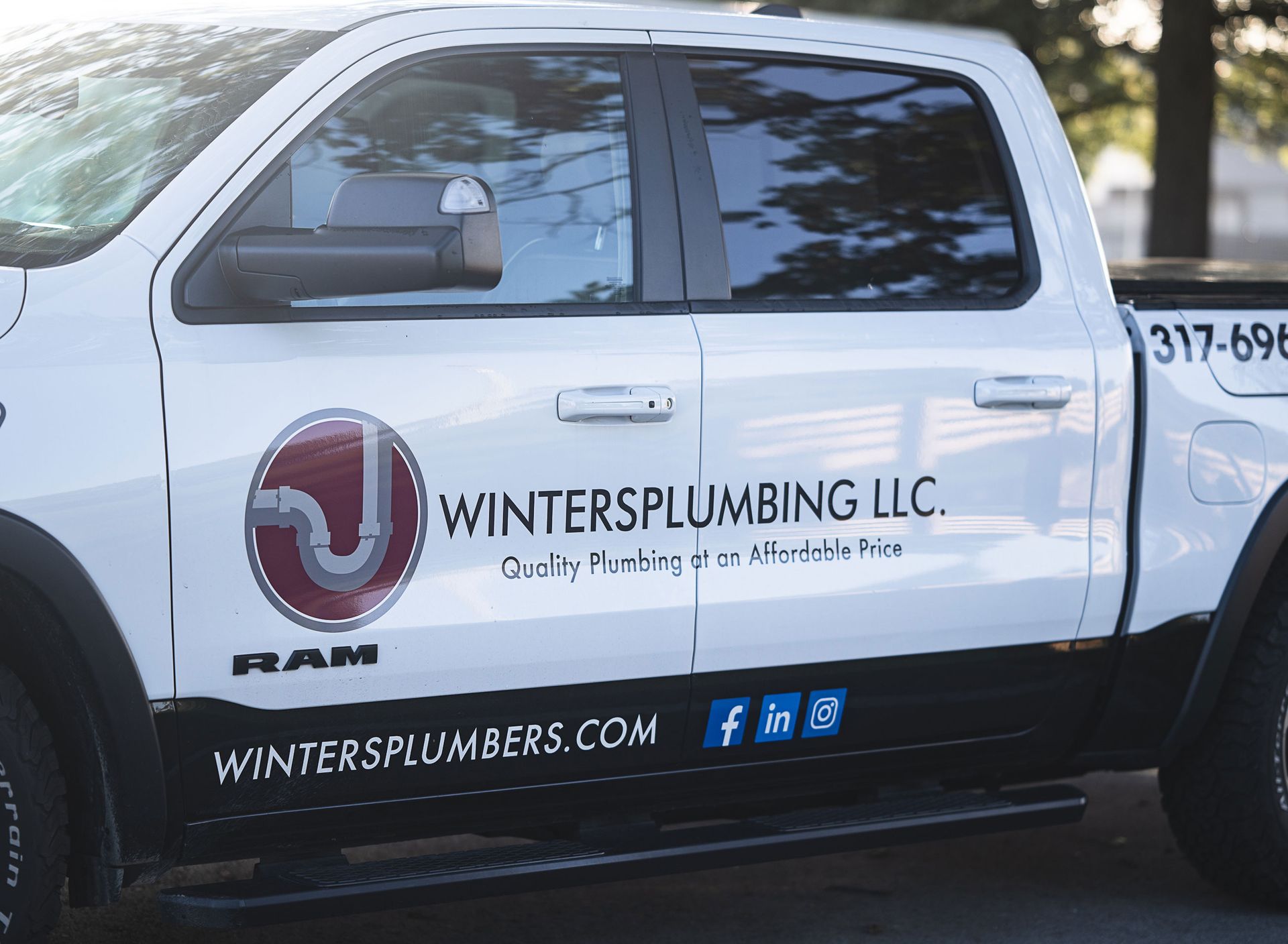 Wings Plumbing service car side view