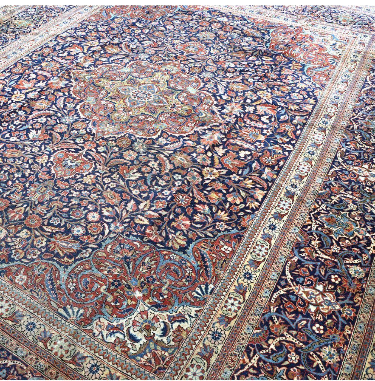 Antique Persian Kashan circa 1930 beautiful rug