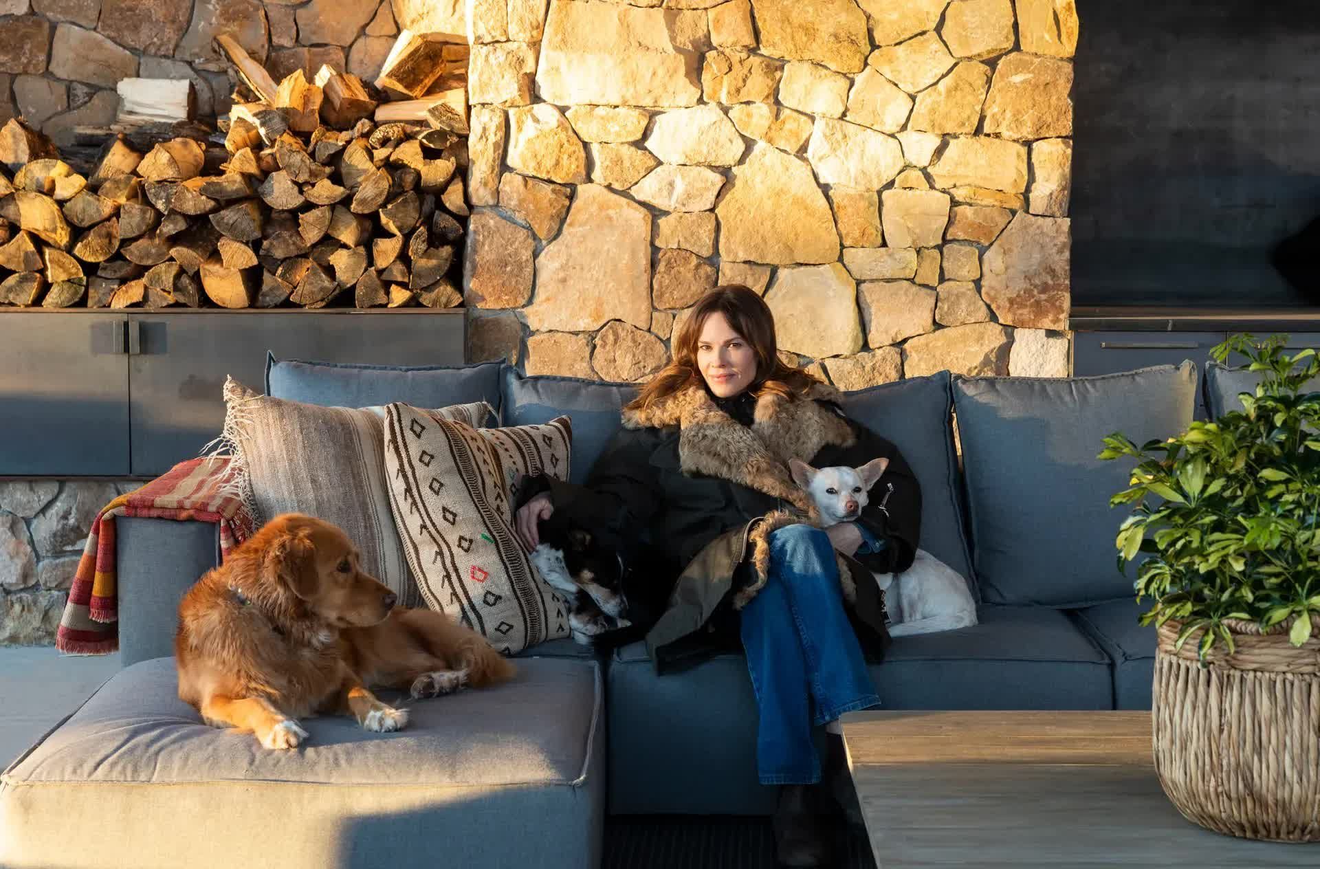 Hillary Swank with dogs