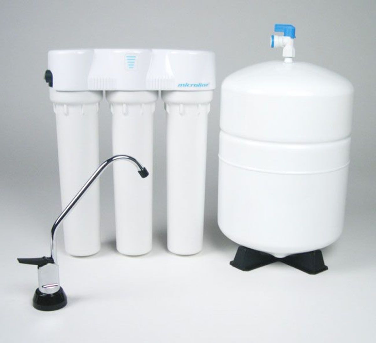 White reverse osmosis water filtration system