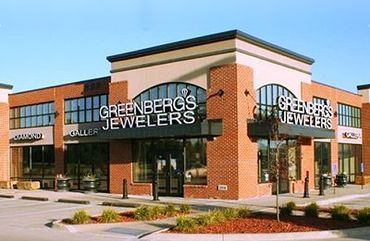 The Junction – Retail Center Located at 802 SE Oralabor Road, Ankeny, IA 50021. Home to Greenberg’s Jeweler, Maid-Rite, and Cowboy Chicken!