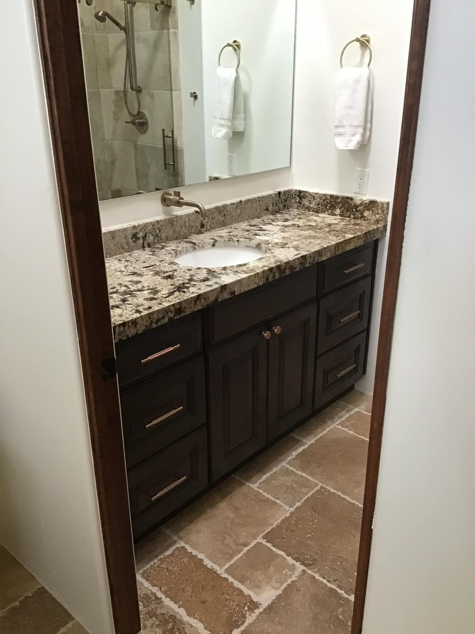 A bathroom with a sink and a mirror.
