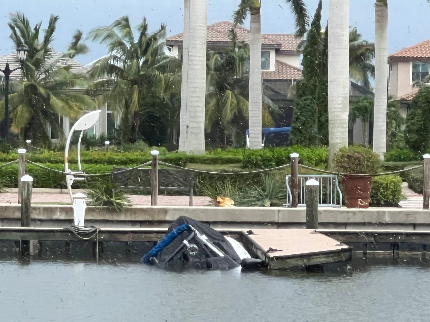 a boat is floating in the water near a dock