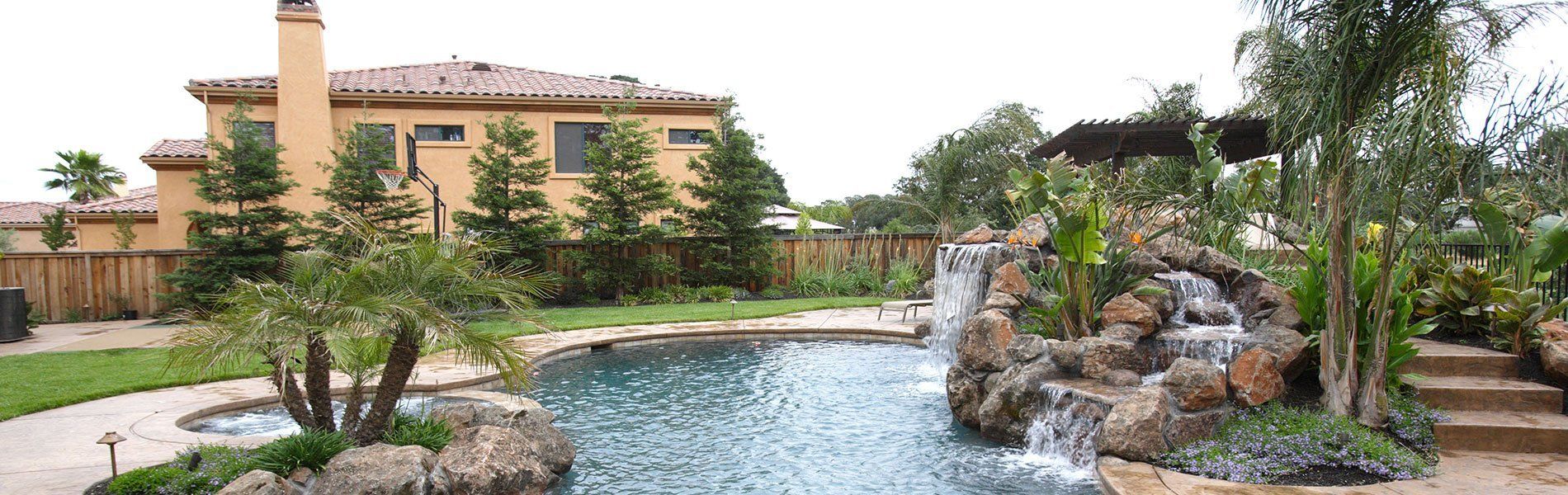 House with swimming pool