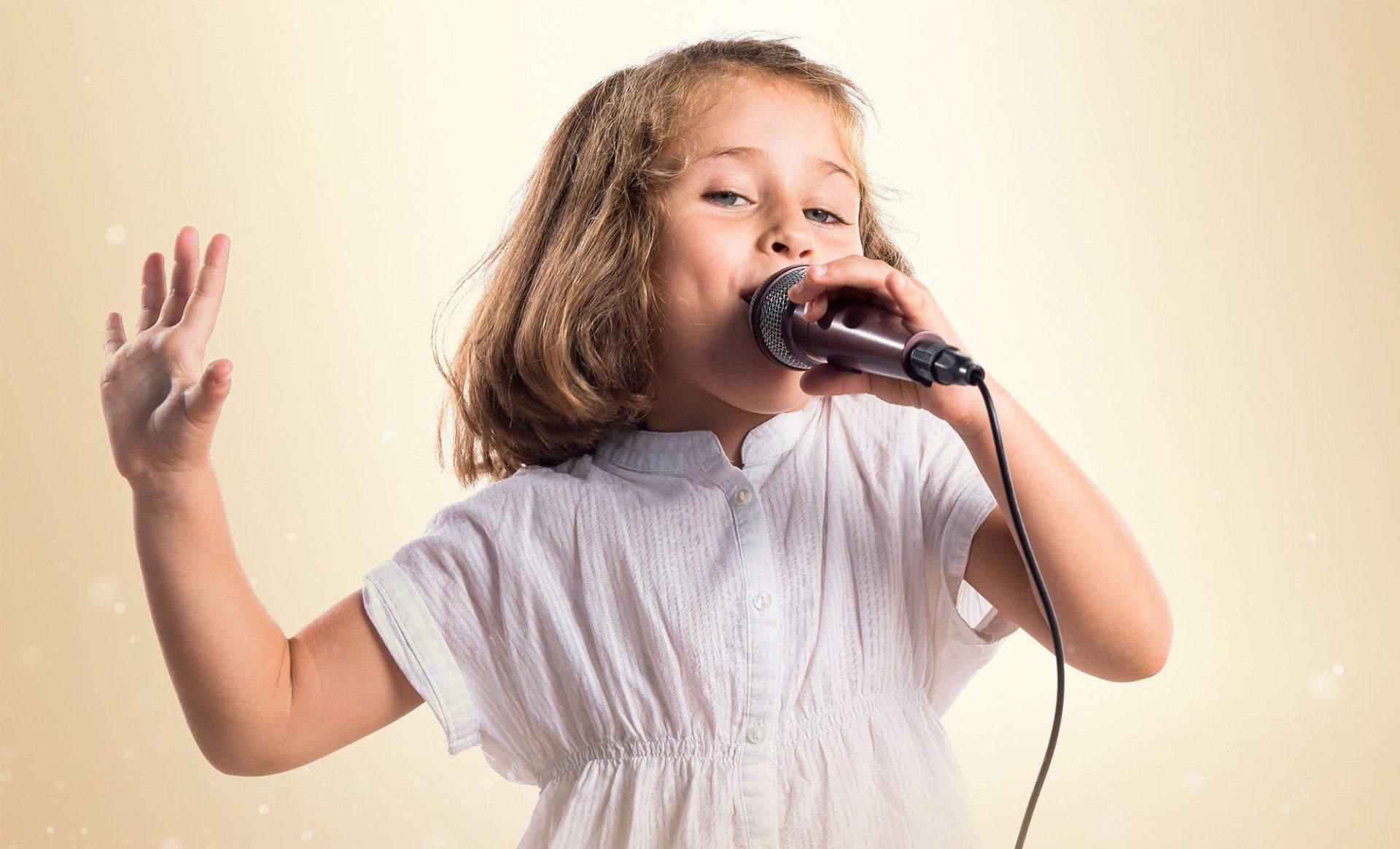 Young girl under vocal training