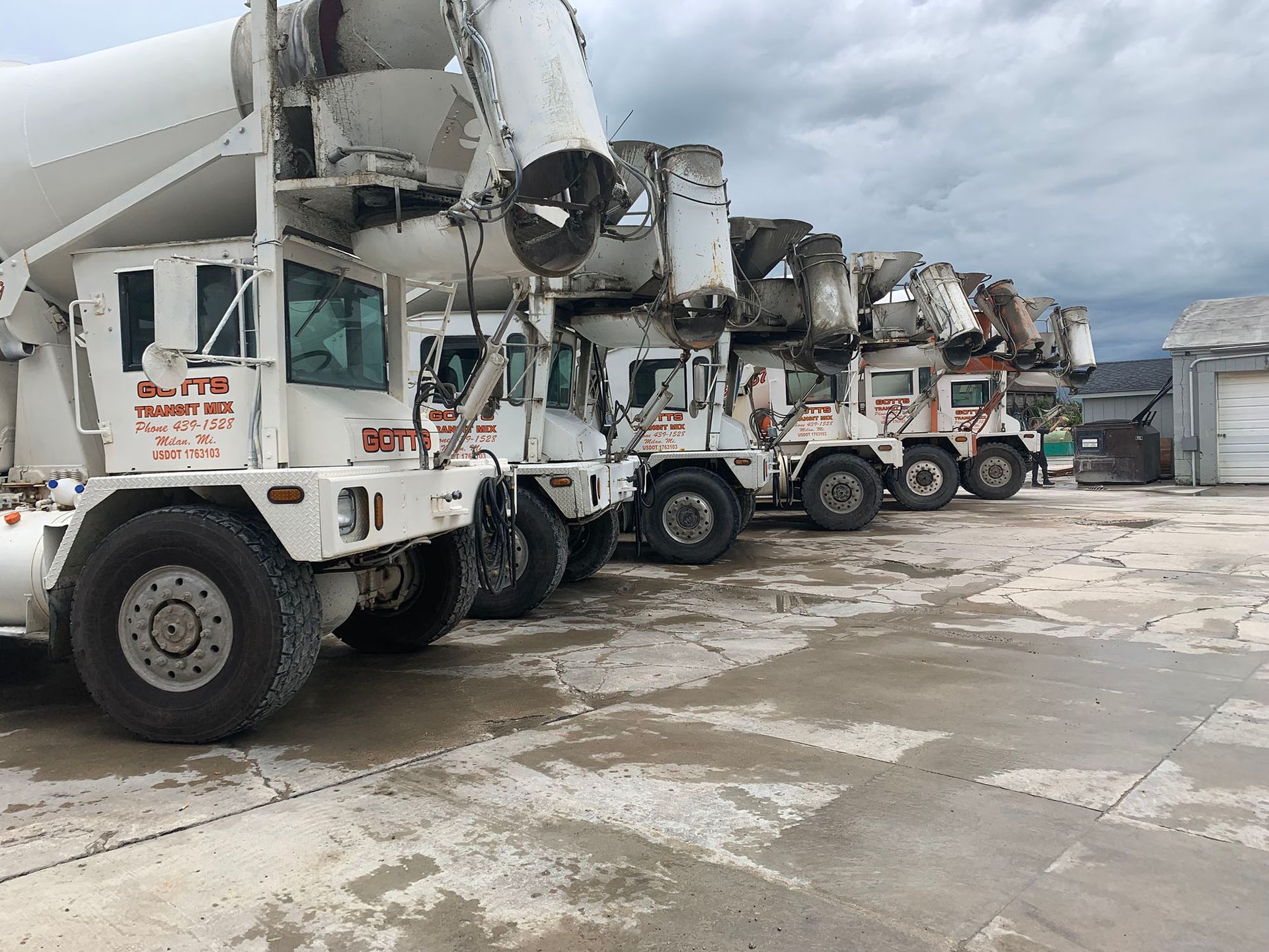 Concrete mix truck