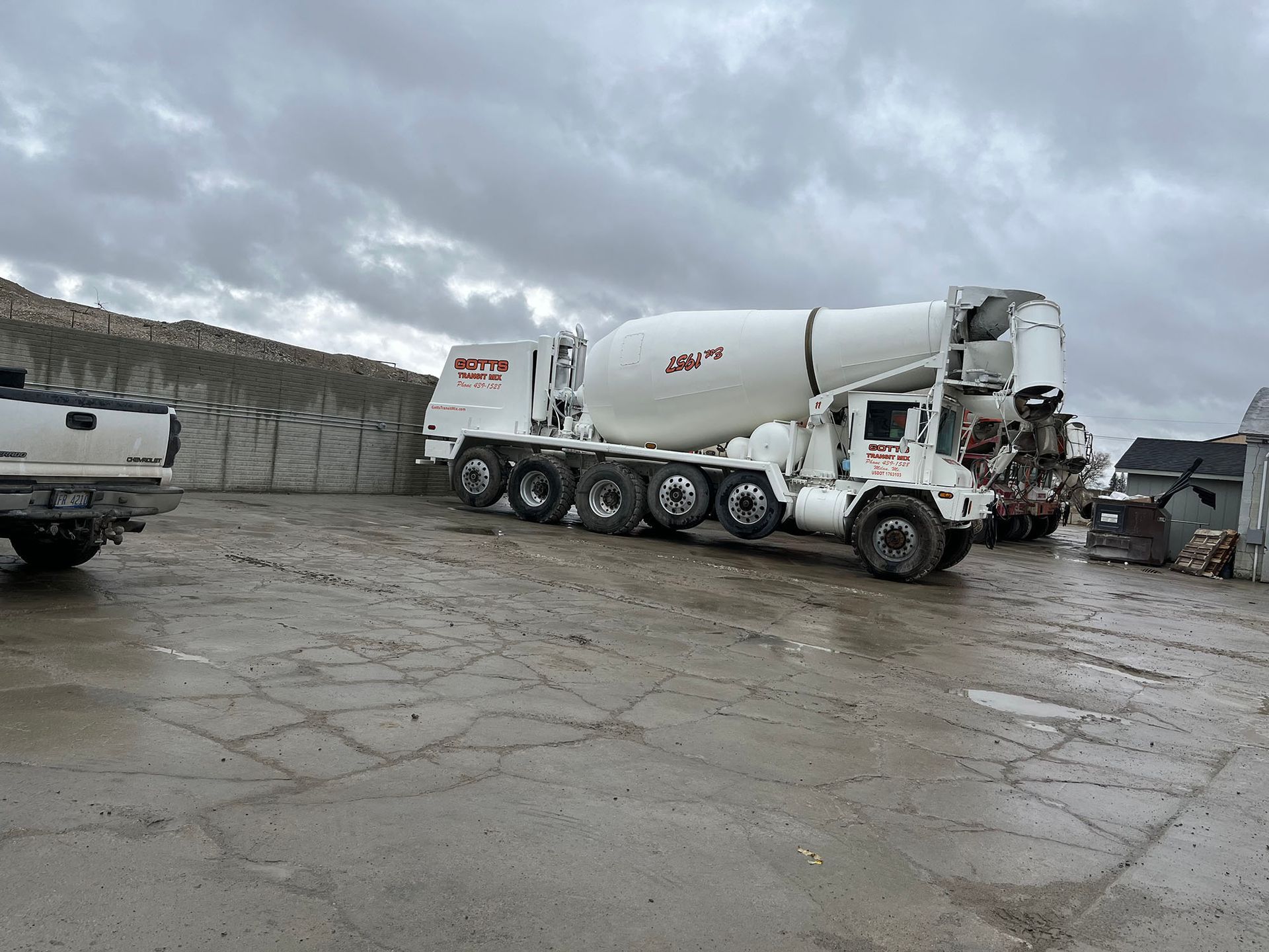 Concrete mix truck